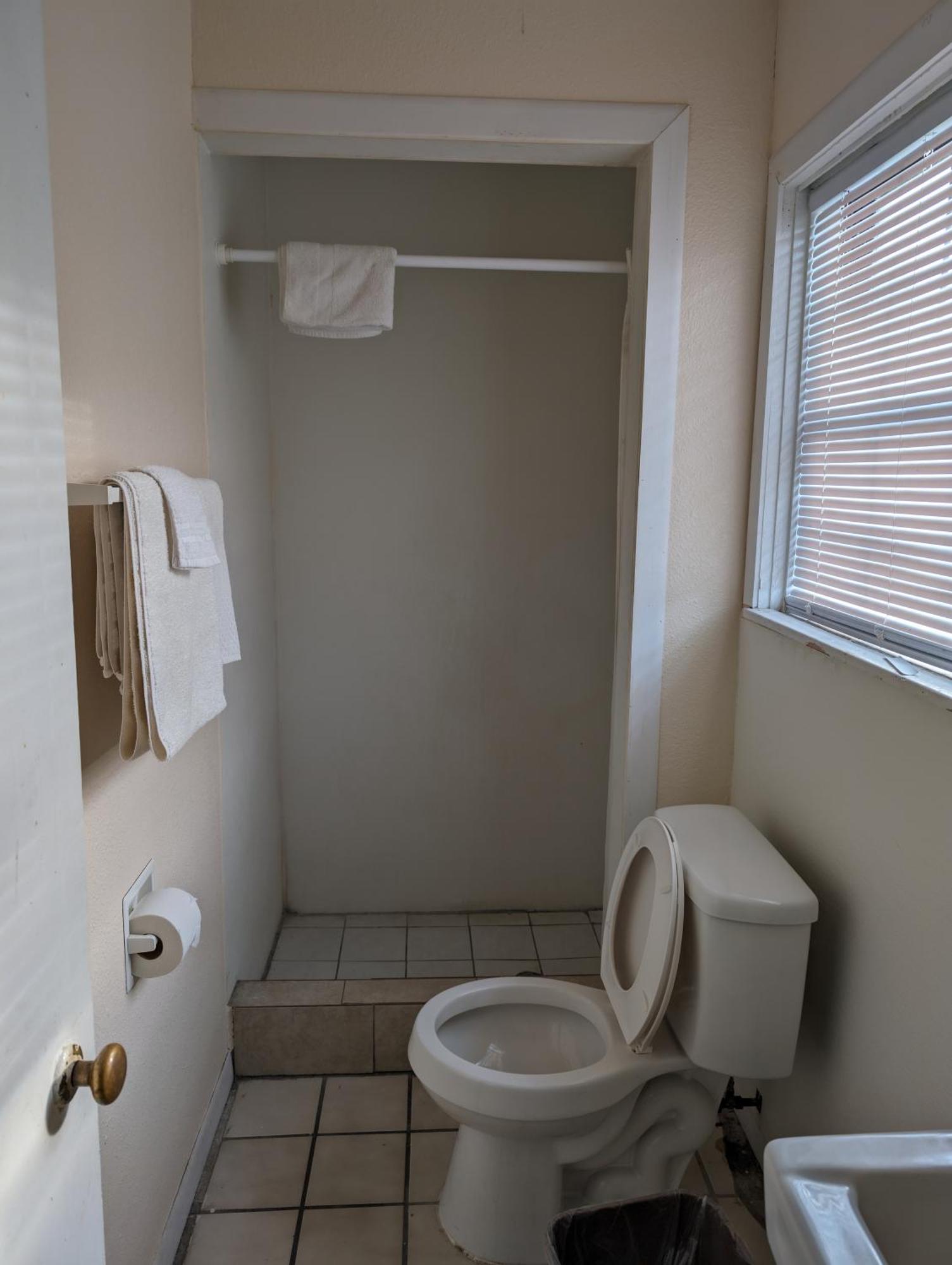 Economy Inn キングズビル エクステリア 写真