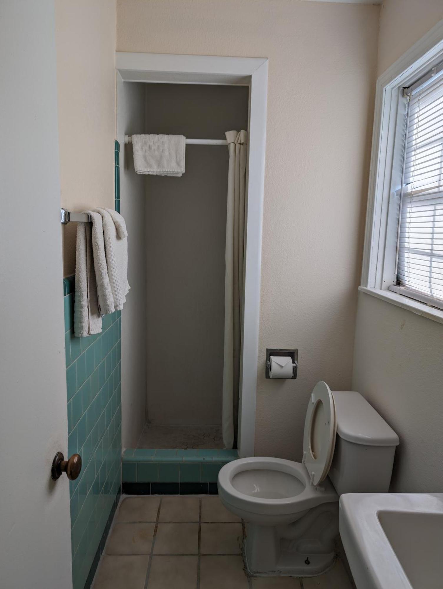 Economy Inn キングズビル エクステリア 写真