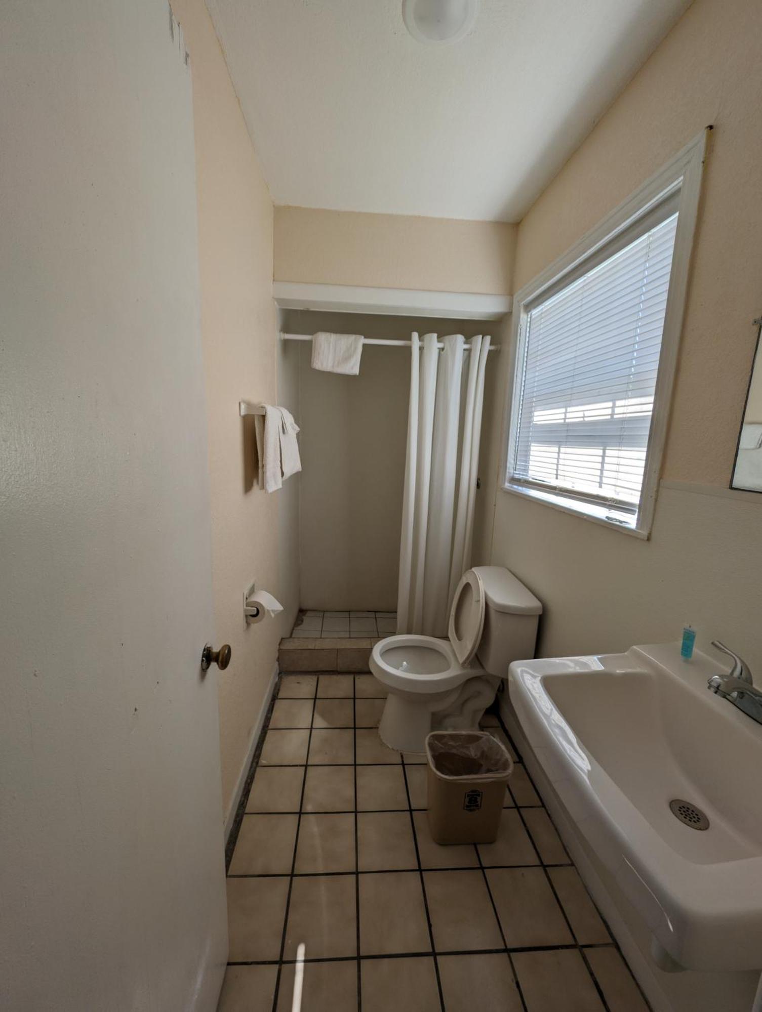 Economy Inn キングズビル エクステリア 写真